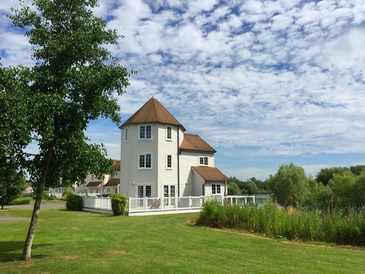 Windrush Turret Lodge South Cerney Exterior foto